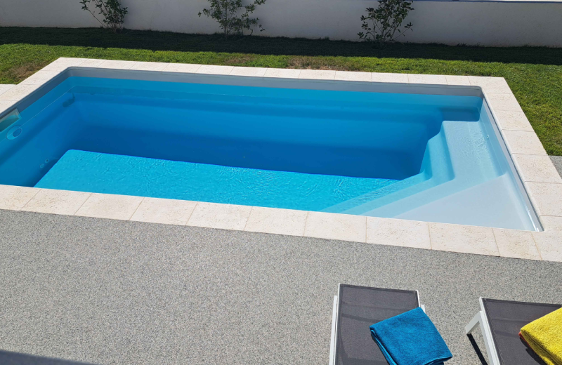 Piscine Célestine 6 Grise : une piscine contemporaine au style affirmé à Obernai 2026