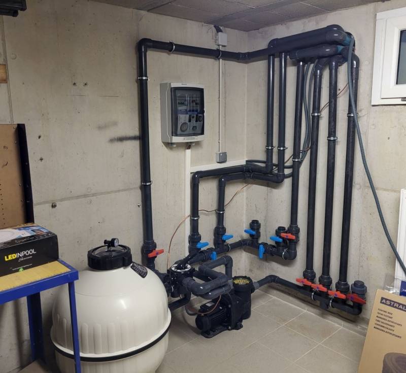 LOCAL TECHNIQUE DE PISCINE AVEC FILTRE A SABLE ET VERRE FILTRANT A OBERNAI